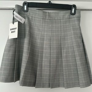 **NEW** SUNDAY BEST ARITZIA Pleated Skirt Size 10